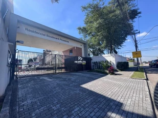 Sobrado com terraço no  Pinheirinho