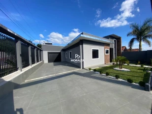 Casa com fachada Moderna Semimobiliada de Esquina - Piraquara