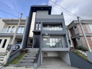 TRIPLEX EM CONDOMINIO FECHADO - BAIRRO COSTEIRA