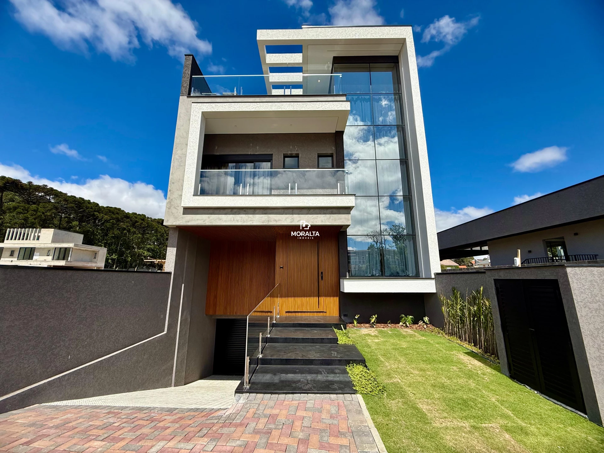 Lançamento de Triplex  no Aristocrata em condominio fechado
