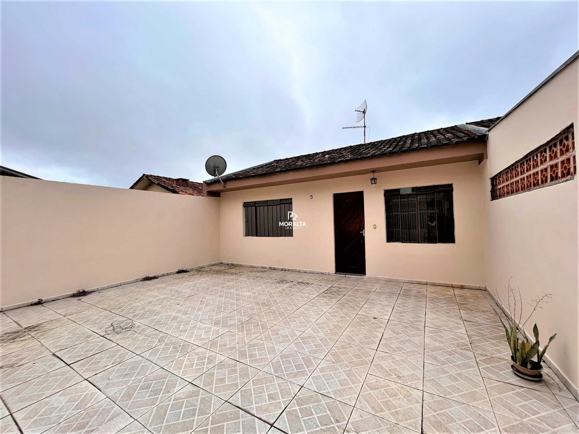 Casa 02 Quartos em Condominio no Bairro Iná