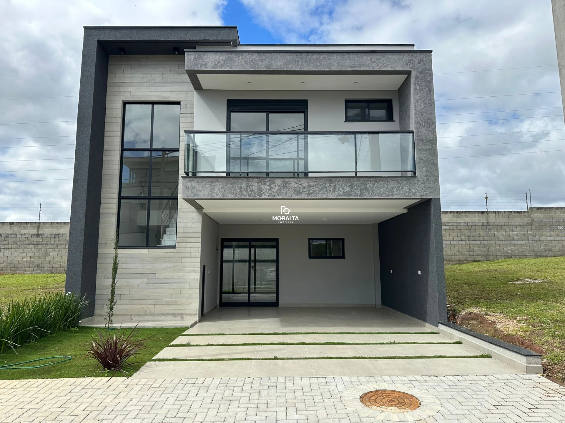 Sobrado em Condomínio 03 Quartos Sendo 01 Suíte no Costeira