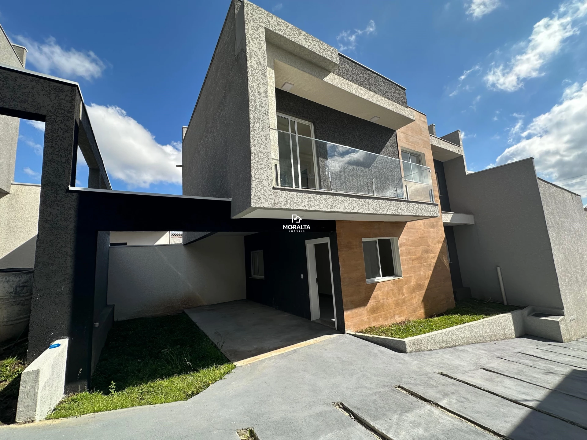 Sobrado 03 Quartos, sendo 01 Suíte com Terraço em Condomínio no Fazendinha