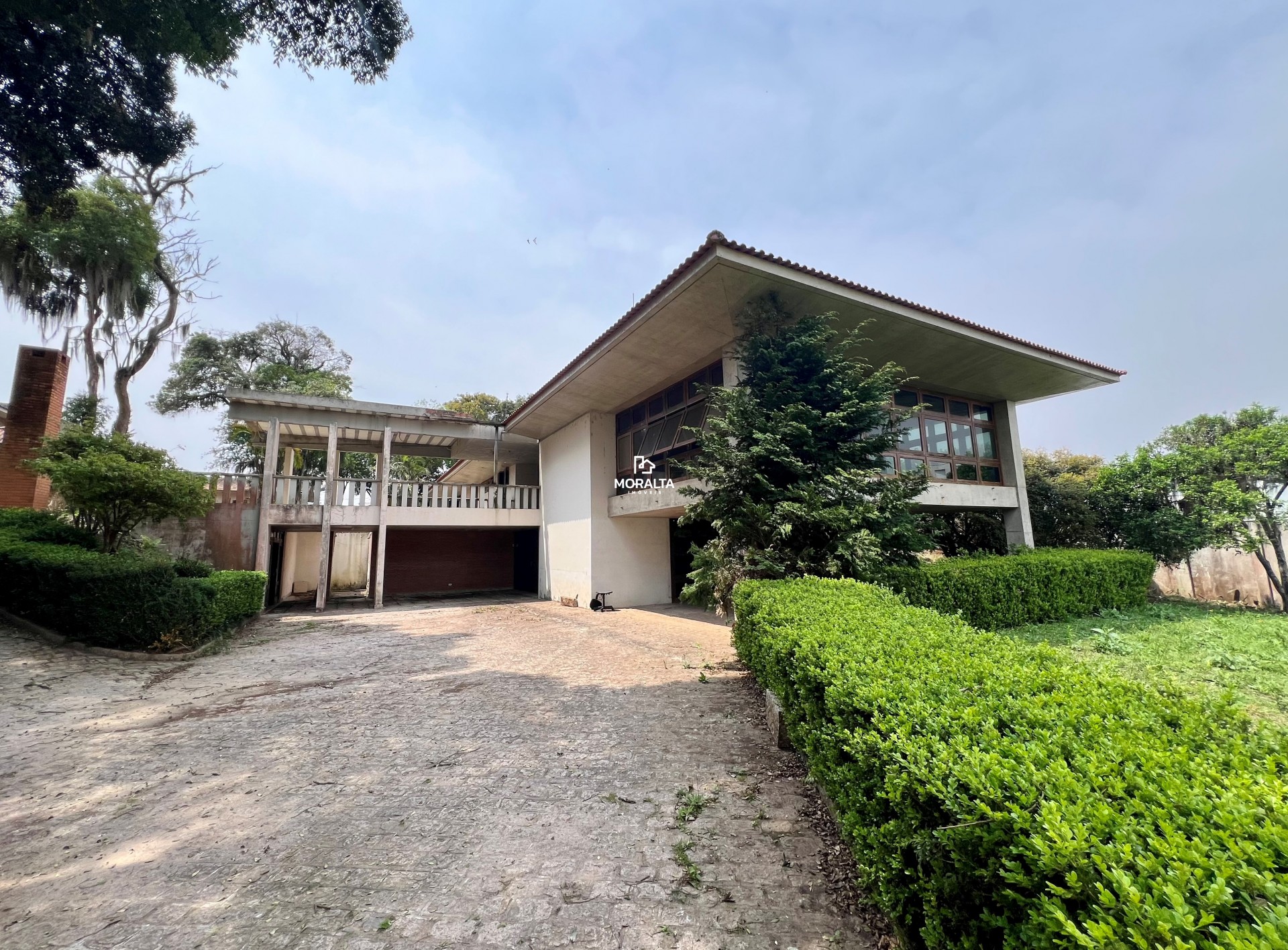 Casa para Reforma com Amplo Terreno no Aristocrata!