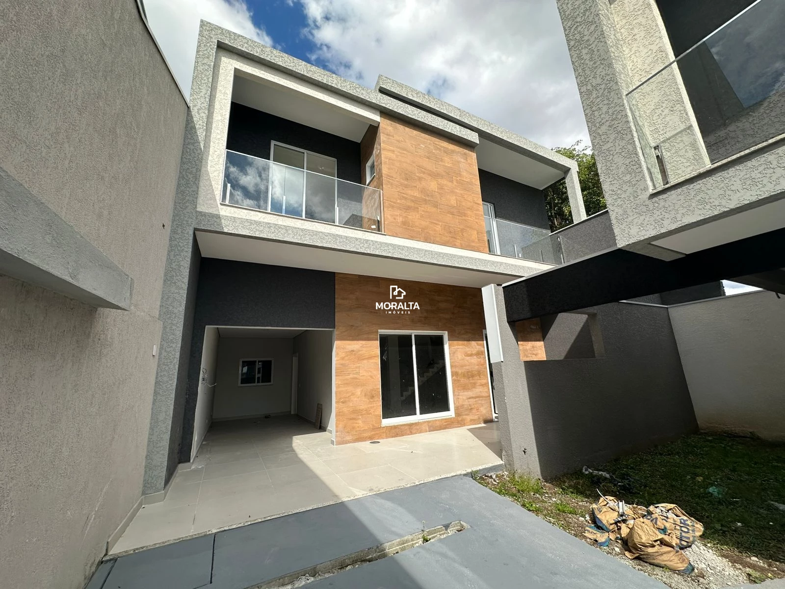 Sobrado 04 Quartos, sendo 01 Suíte e Terraço em Condomínio no Fazendinha