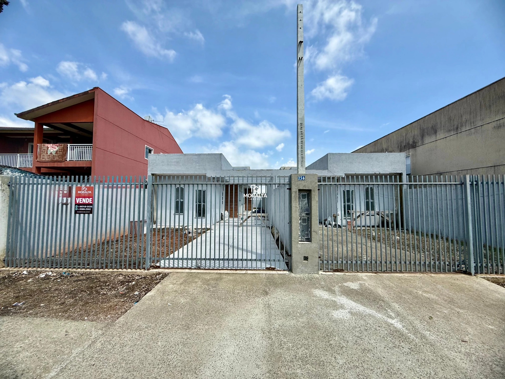 Casa A Venda Com 3 quartos sendo Uma suite