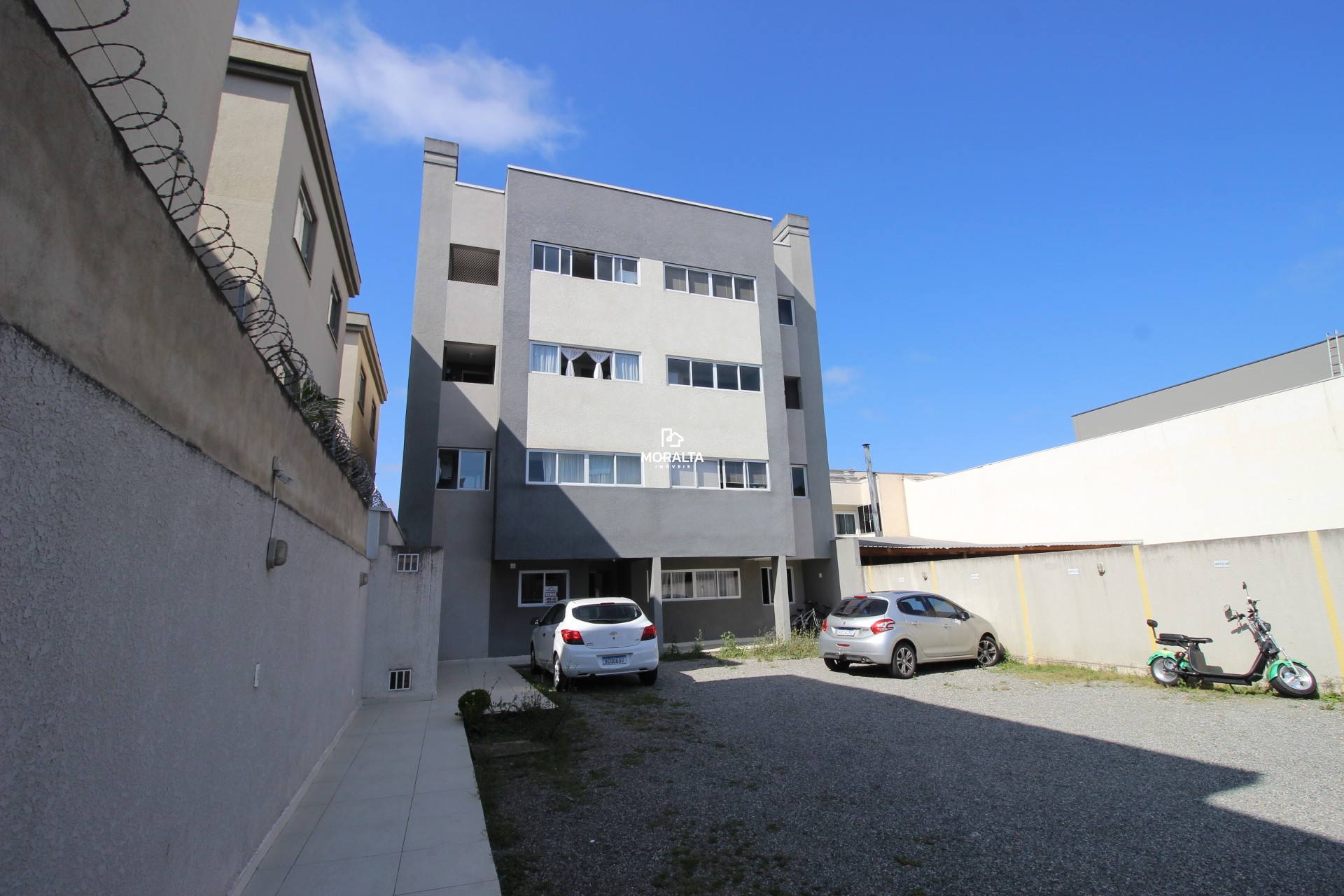 Apartamento No Costeira com Dois Quartos e Sacada Com Churrasqueira
