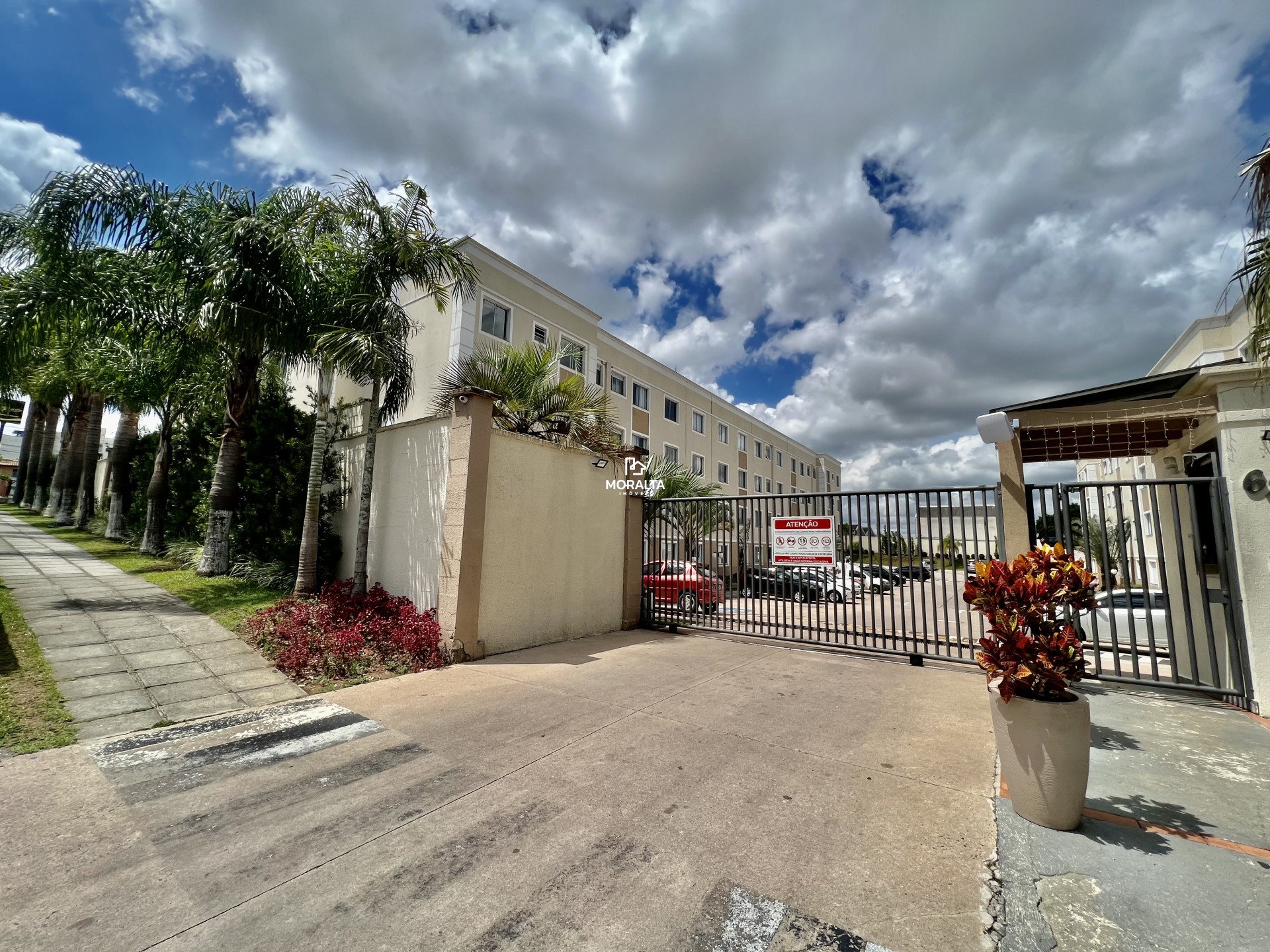 Apartamento Com 02 Quartos no Boneca do Iguaçu!