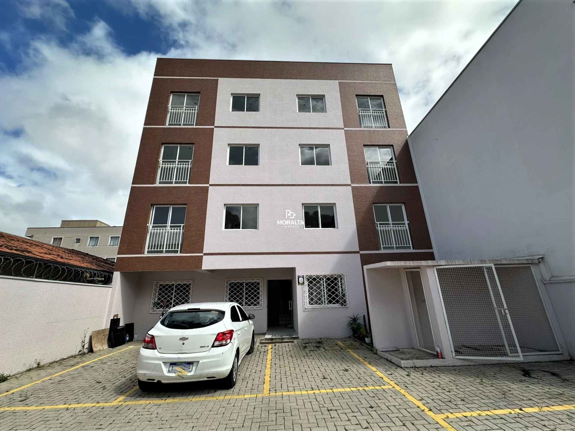 Apartamento 03 Quartos, Sacada com Churrasqueira no Iná