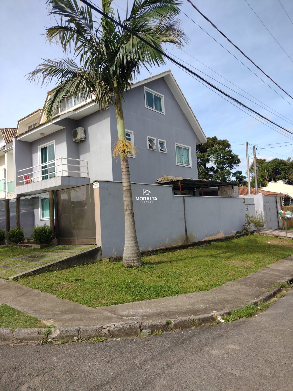 Sobrado Triplex, 03 Quartos, sendo 01 Suíte no Braga
