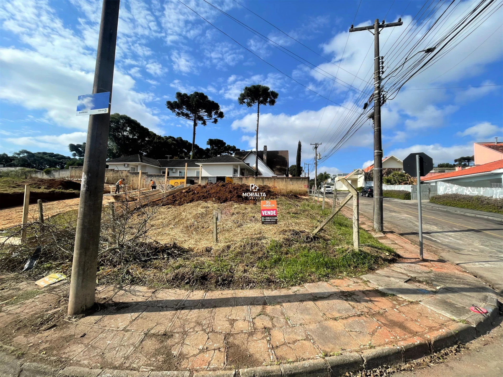 Terreno de Esquina 20x21 Localizado no Bairro Aristocrata - São José dos Pinhais