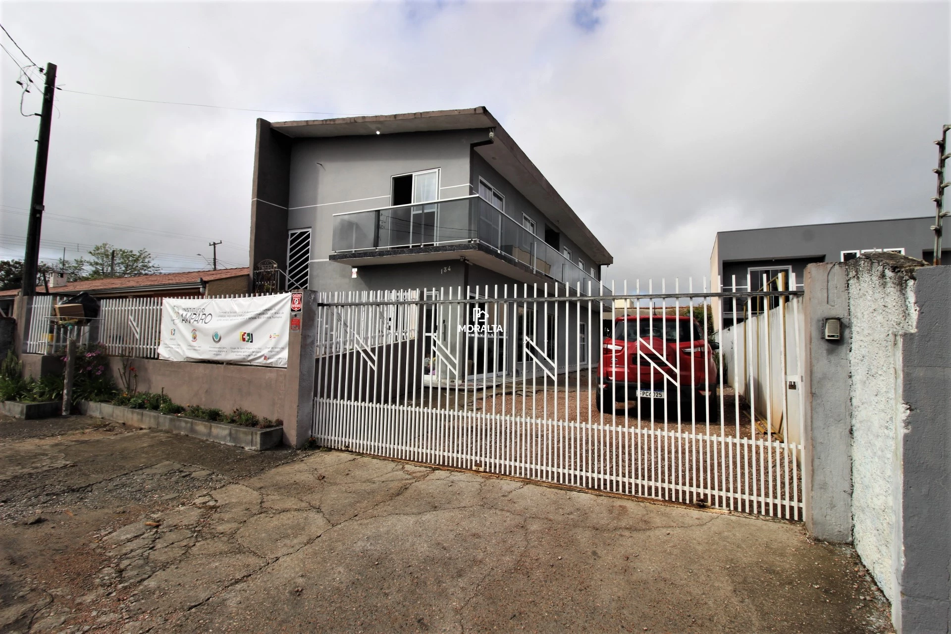 Casa Com Sala Comercial No Bairro Quississana