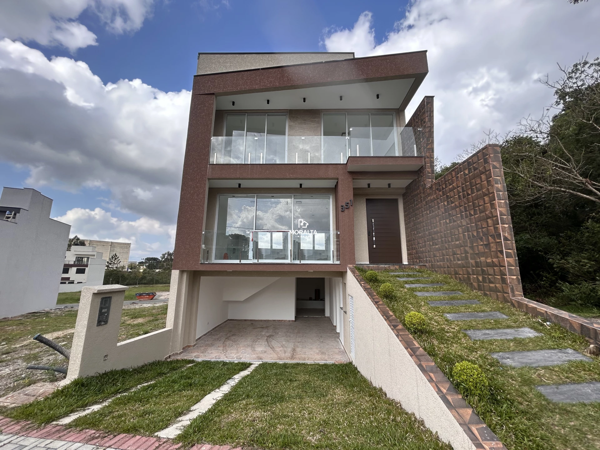 Sobrado em condomínio com Subsolo e Suíte - Costeira - São José dos Pinhais/PR