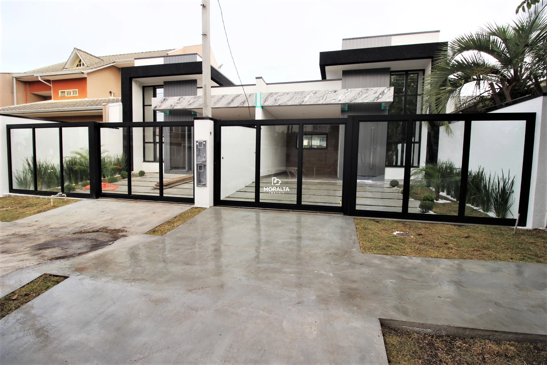 Casa Com Faxada Moderna Com 03 Quartos Sendo Uma Suite No São Pedro