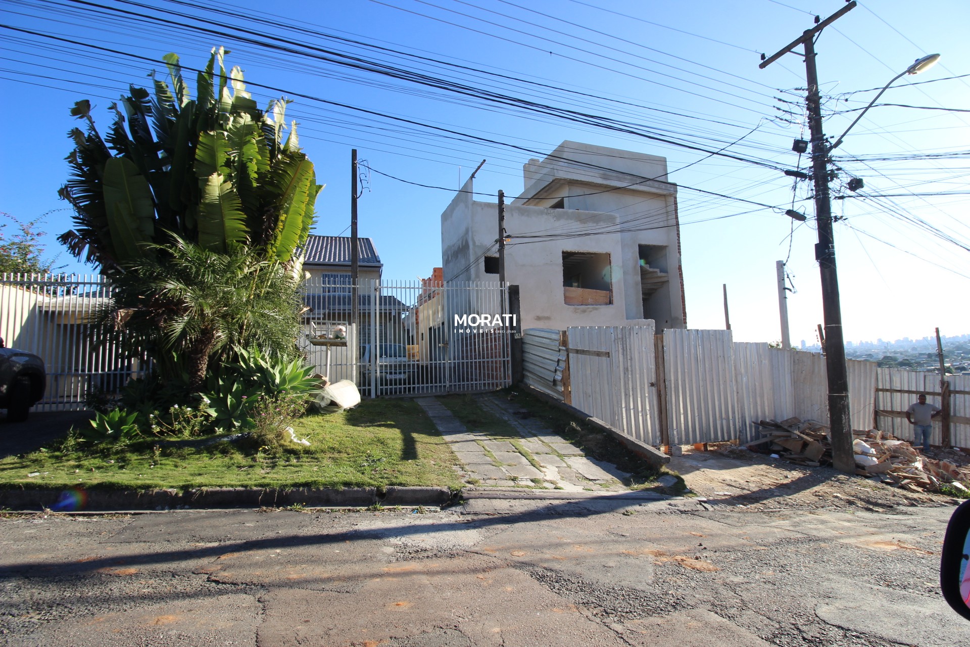 Sobrado Triplex 03 Quartos, Sendo 01 Suíte no Uberaba