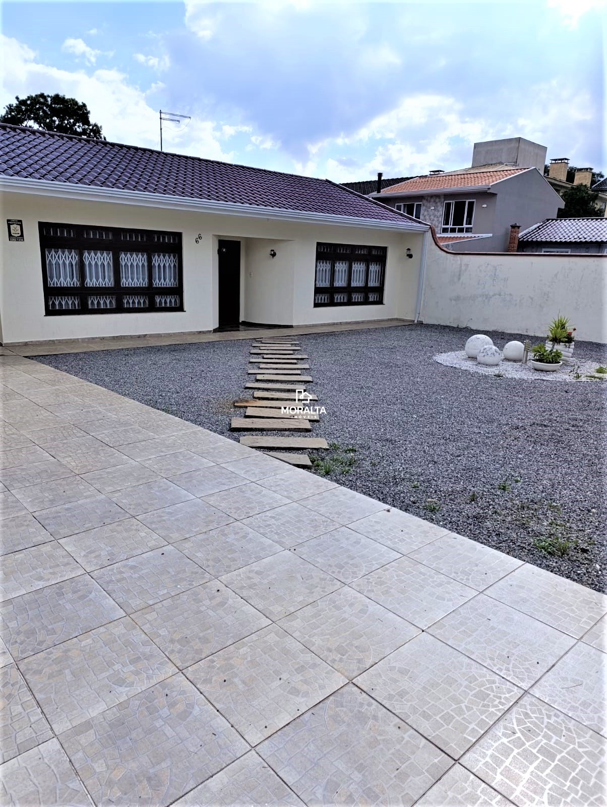 Casa 04 Quartos, Sendo 01 Suíte com Edícula e Espaoço Quintal no Bom Jesus