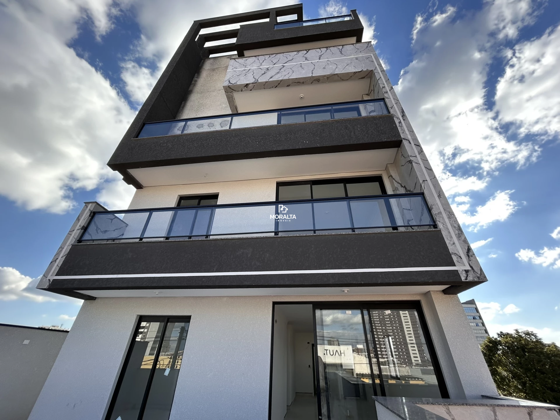 Apartamento com 3 dormitórios Sendo 01 Suíte à venda - Centro - São José dos Pinhais/PR