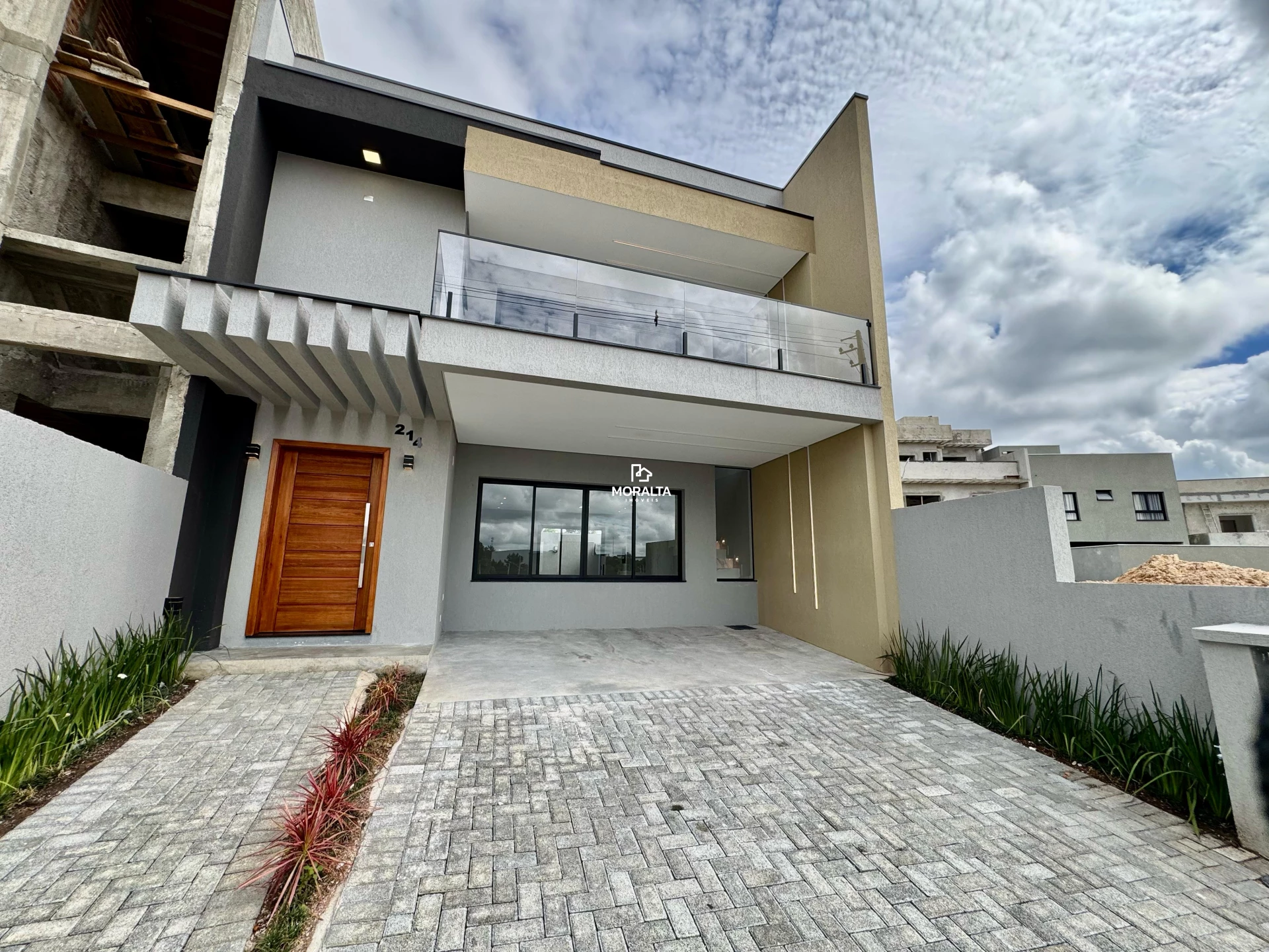 Sobrado a venda com 3 quartos Sendo uma Suite em Condominio Fechado