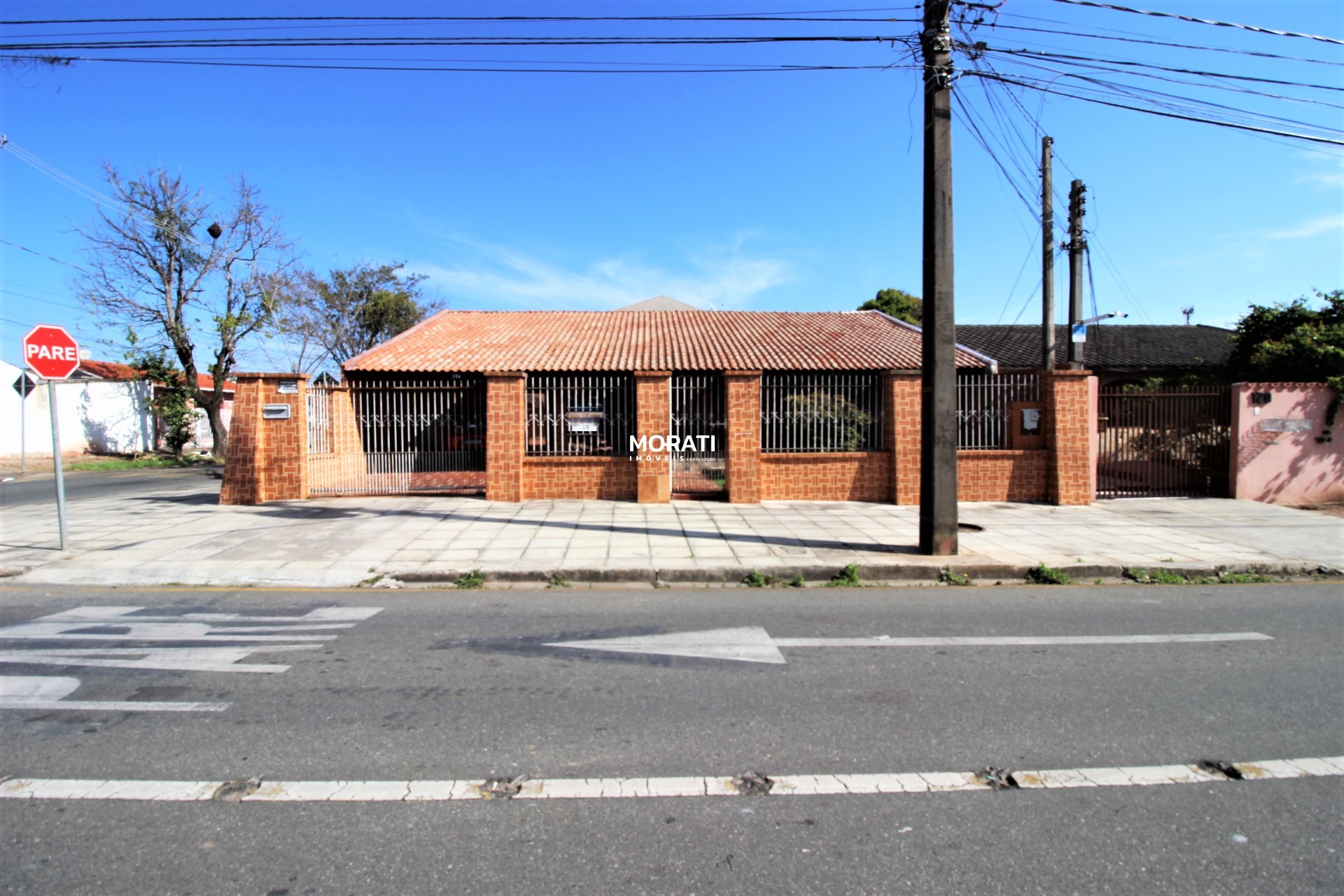 Excelente Casa com Ponto Comercial no Bairro Urano