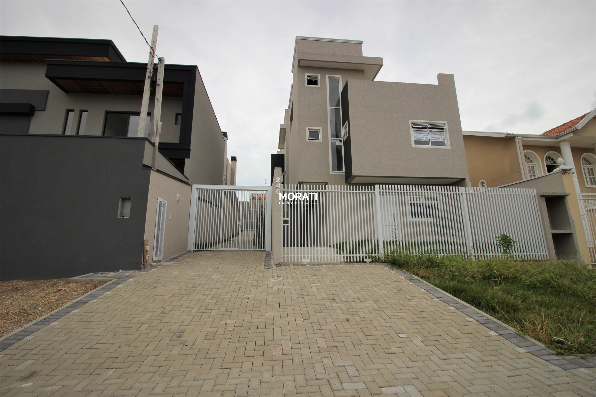 Sobrado Triplex 03 Quartos, Sendo 01 Suíte Xaxim