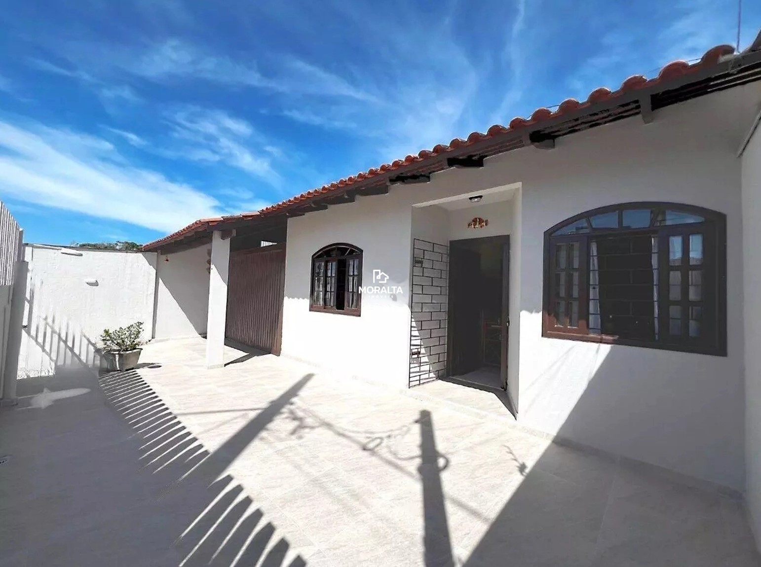 Casa Com Dois Quartos Sendo Uma Suite no Bairro Brejatuba