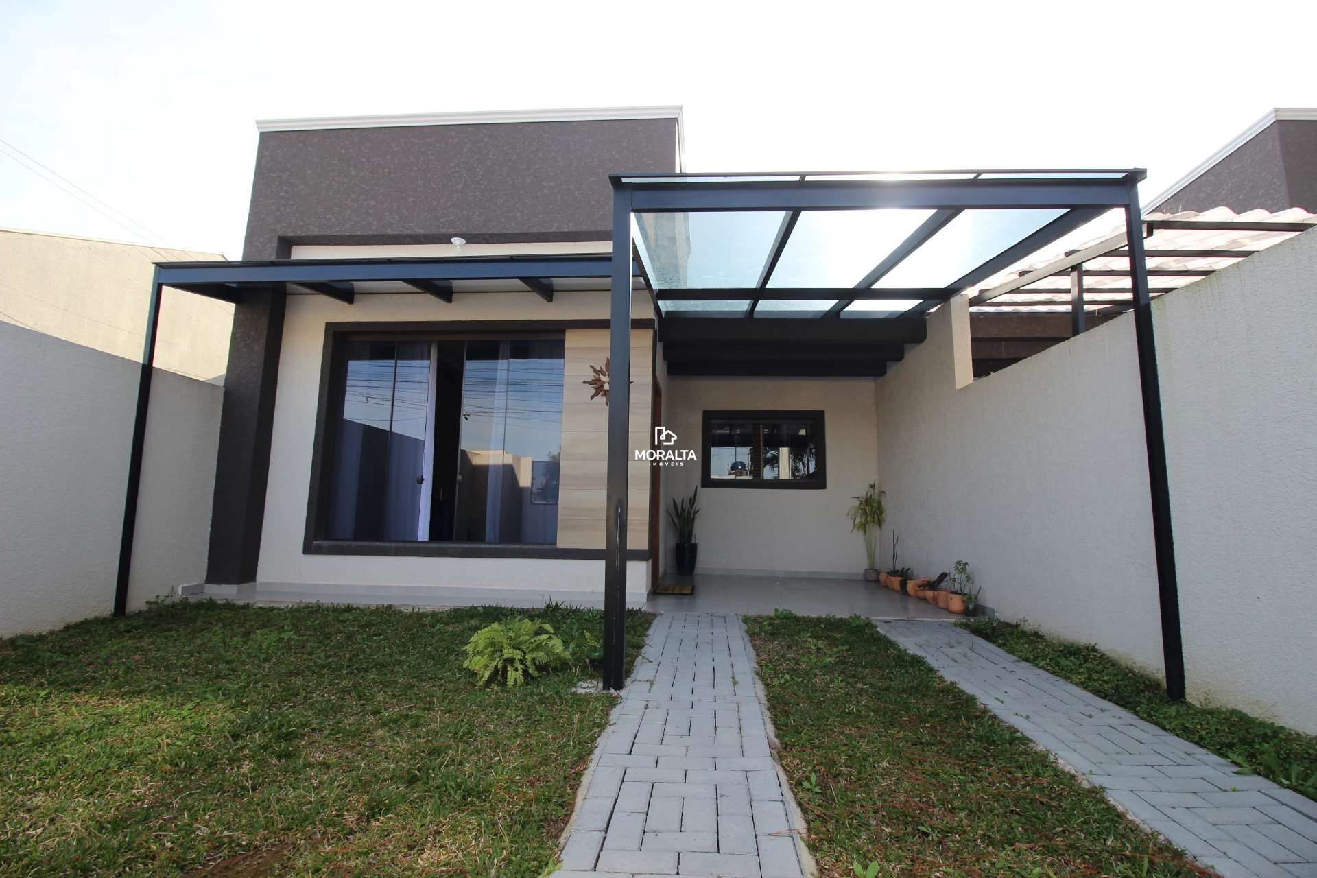 Casa com 03 Quartos, sendo 01 Suíte SemiMobiliada no Ipê