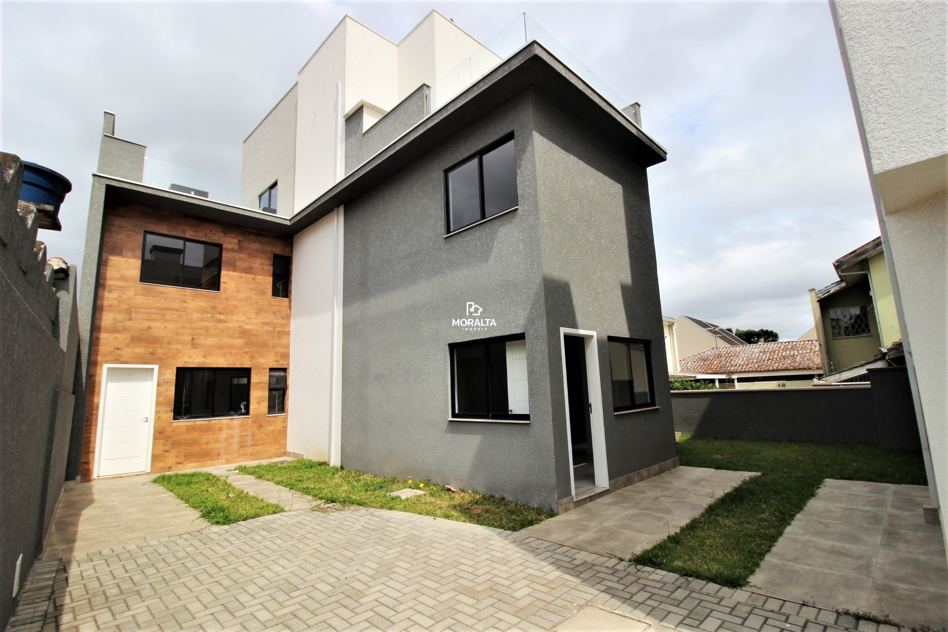 Sobrado No Uberaba Novo Sendo 03 Quartos Com Suite