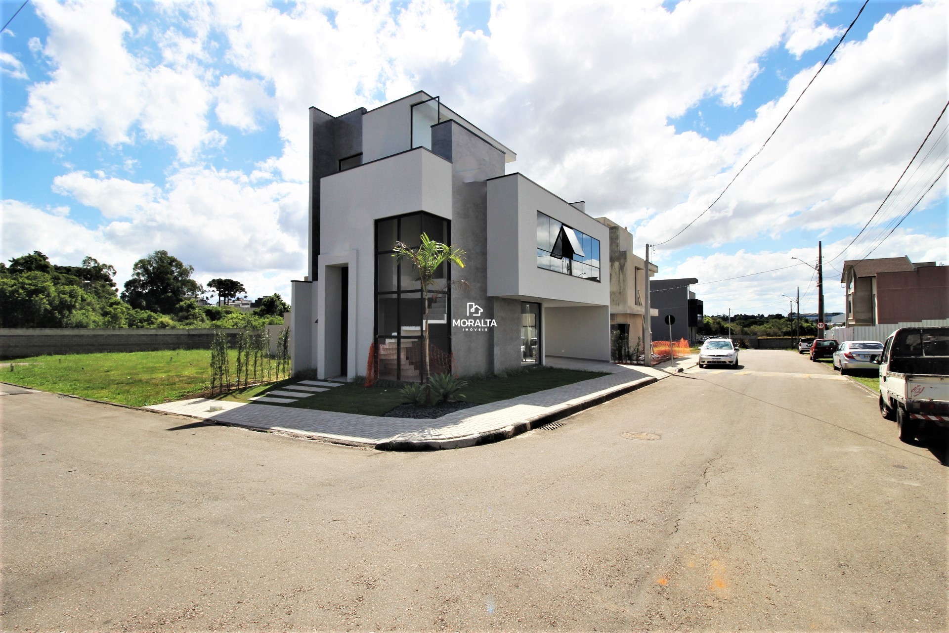 Lindo Sobrado Em Condomínio Fechado Com 03 Quartos Sendo Uma Suite Master
