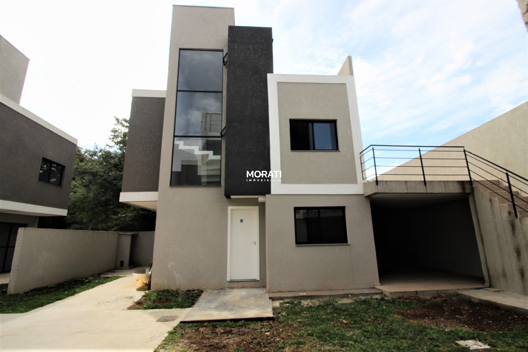 Sobrado Triplex 03 Quartos Sendo 01 Suíte no Uberaba