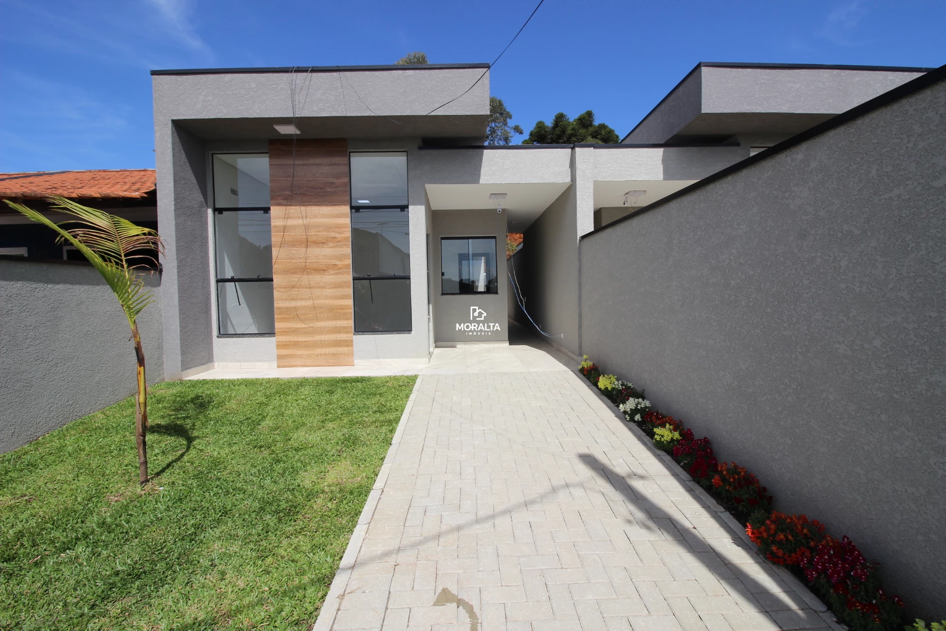 Casa Comercial 03 Quartos sendo 01 Suíte no Guatupê