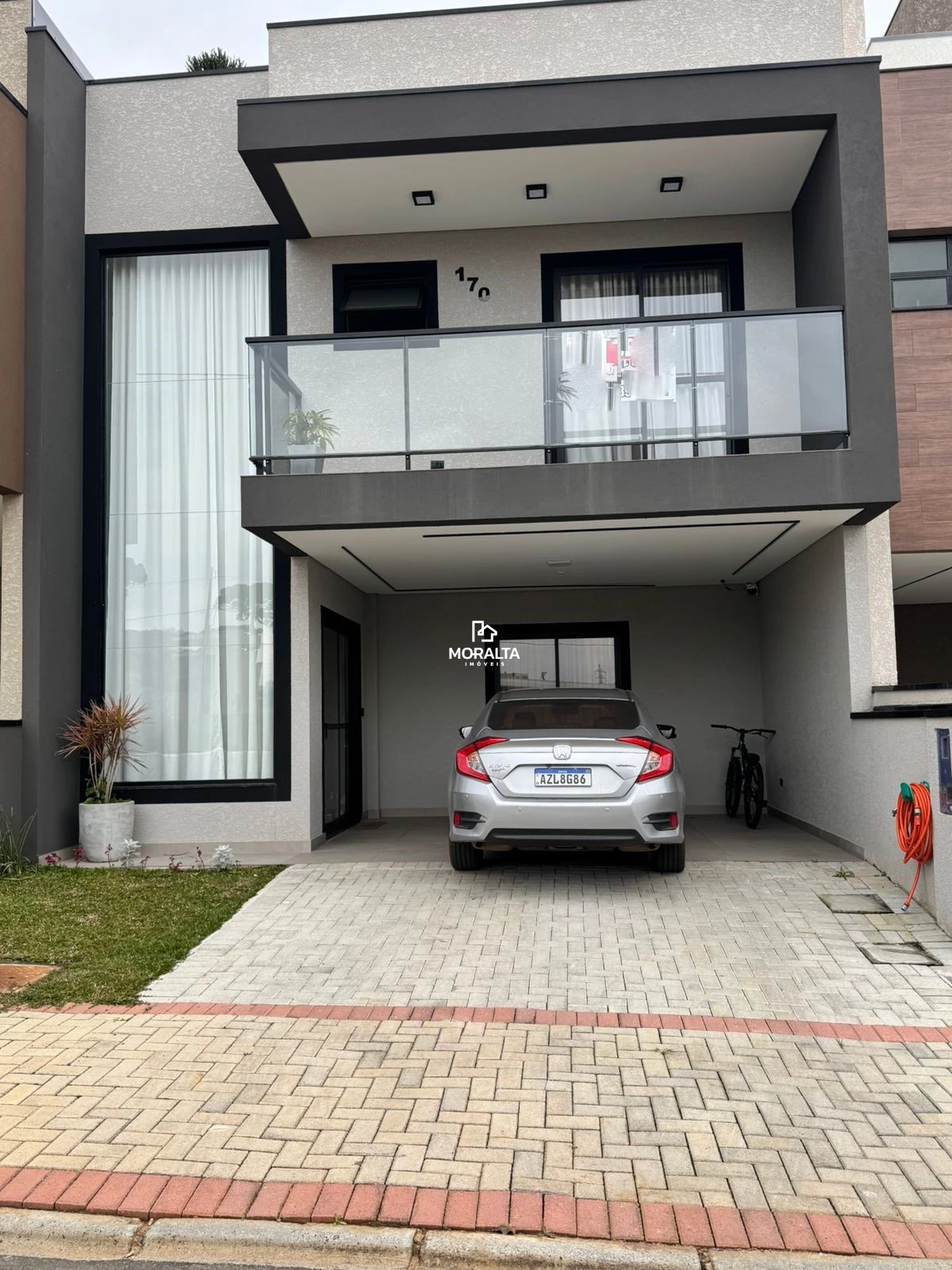 Sobrado Semimobiliado 3 Quartos uma Suite no Bairro Costeira