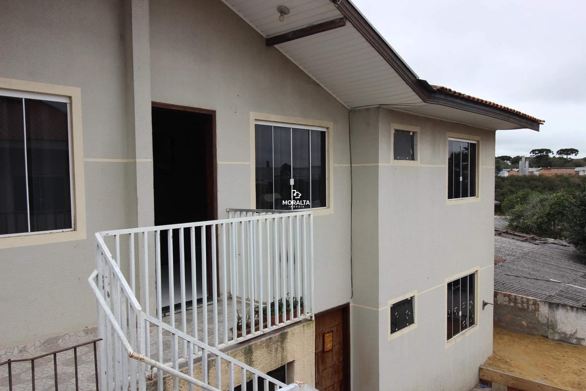 Casa Com 02 Dormitórios No Jardim Suiça